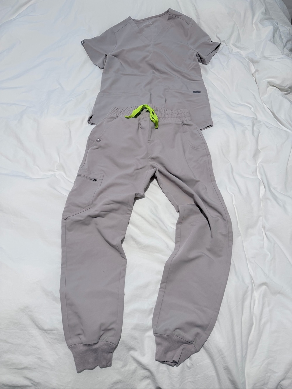 Figs scrub set petite XS - Slate Grey| Casma top | Uman relaxed jogger pants